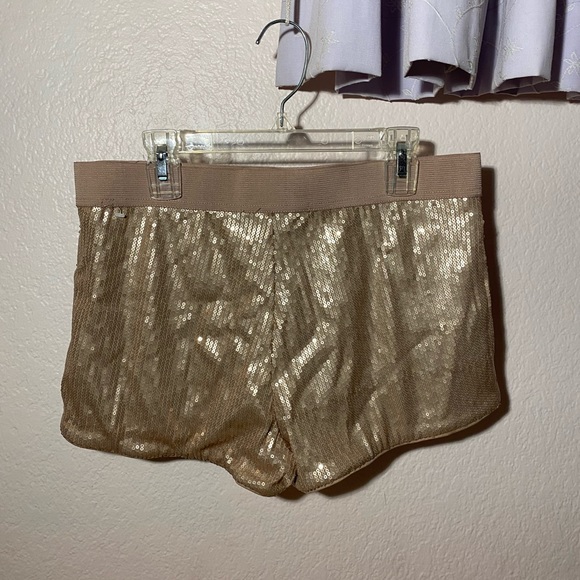 Forever 21 champagne cream sequin shorts - Picture 2 of 3